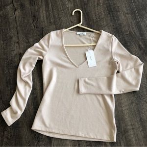 NWT Vince v-neck long sleeve knitted top